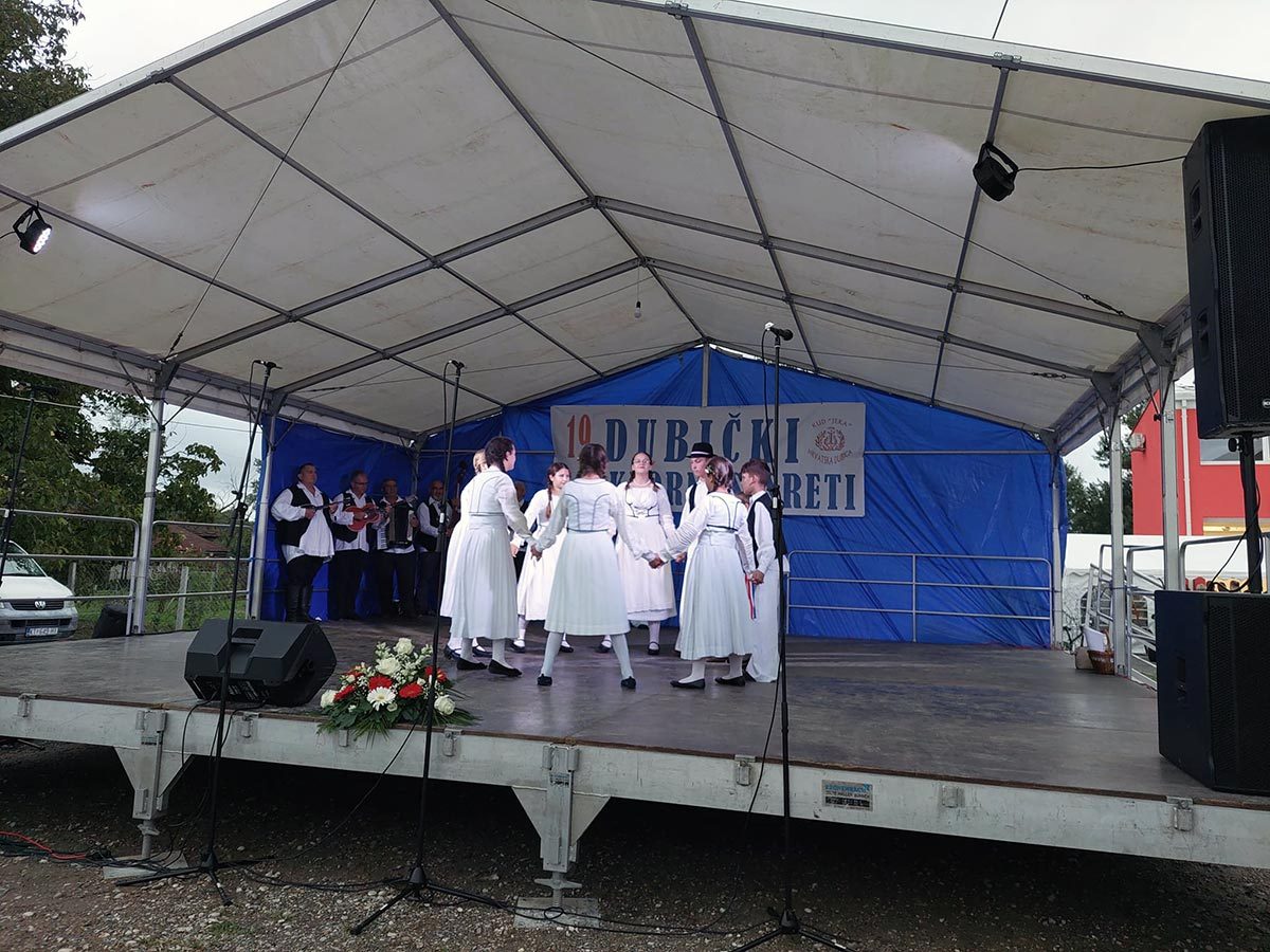 Hrvatska Dubica – 19. dubički folklorni susreti – Selo.hr