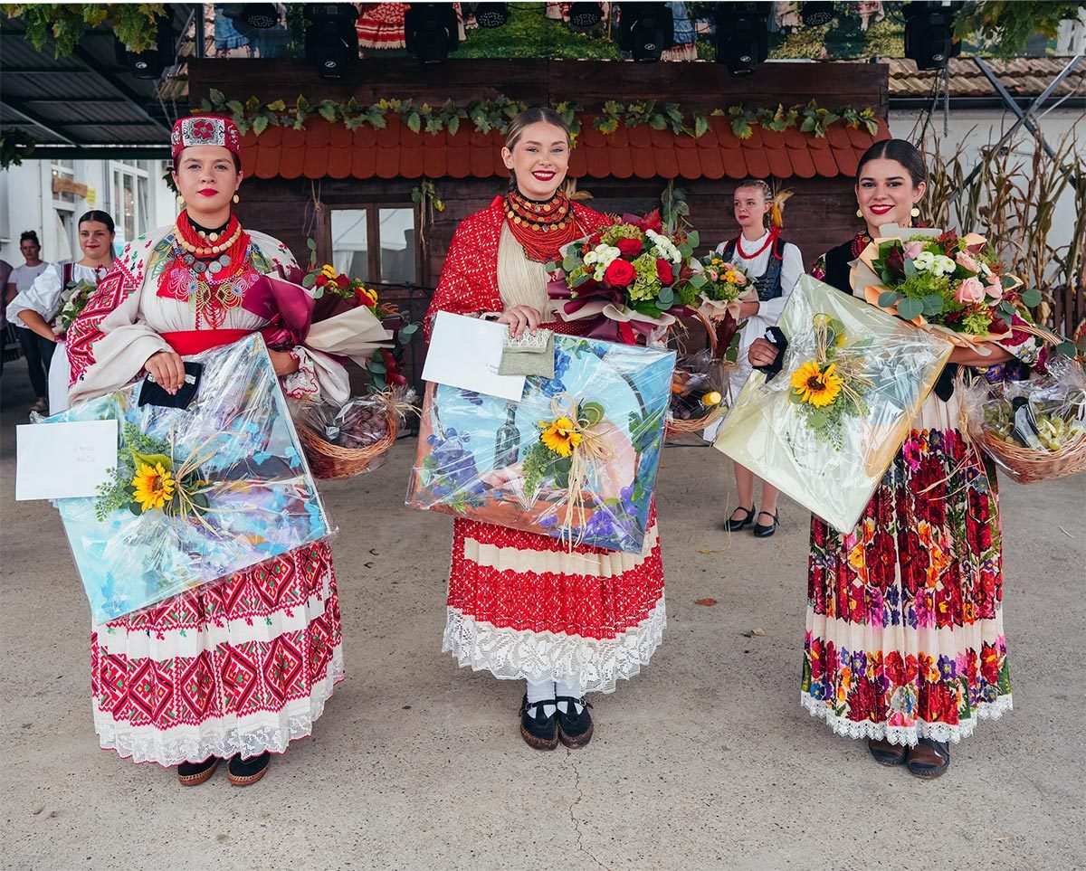 Ali Voloder Kruna ljepote i tradicije – izabrane najljepše snehe i beračice ...