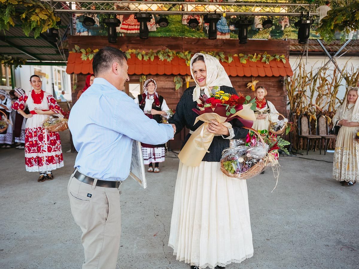 Marko Voloder Kruna ljepote i tradicije – izabrane najljepše snehe i beračice ...