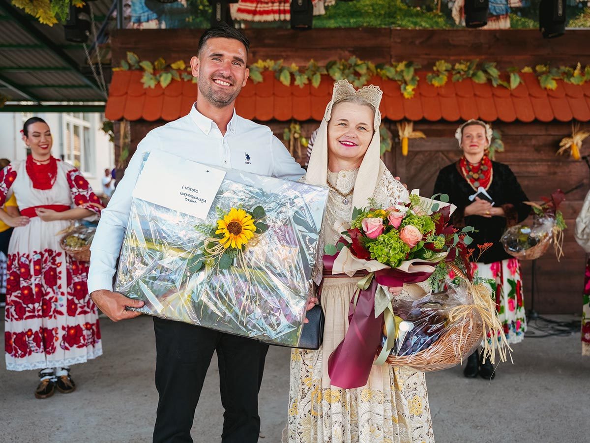 Ali Voloder Kruna ljepote i tradicije – izabrane najljepše snehe i beračice ...